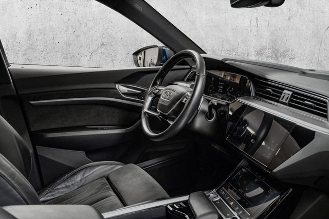 WAUZZZGE8LB017508 2020 AUDI E-TRON-1