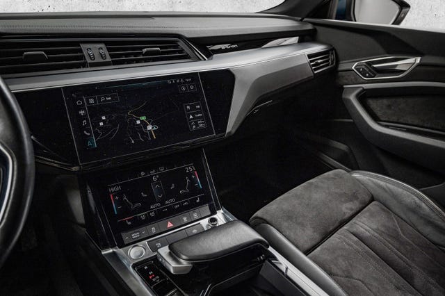 WAUZZZGE8LB017508 2020 AUDI E-TRON-2