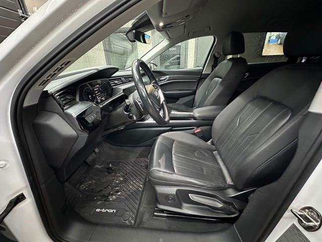 WAUZZZGE1LB024073 2020 AUDI E-TRON-5