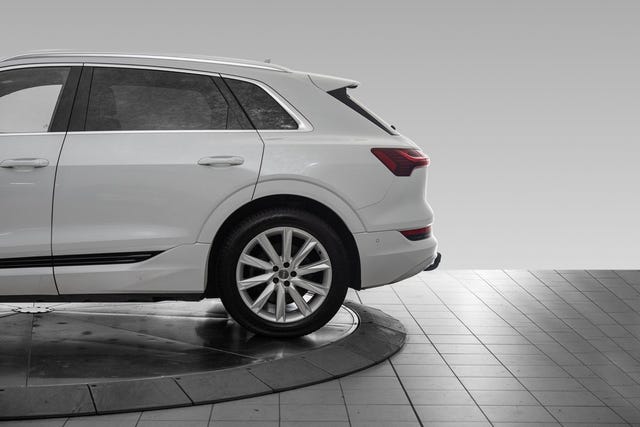 2020 AUDI E-TRON - 10