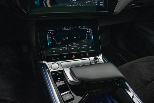 2020 AUDI E-TRON - 33