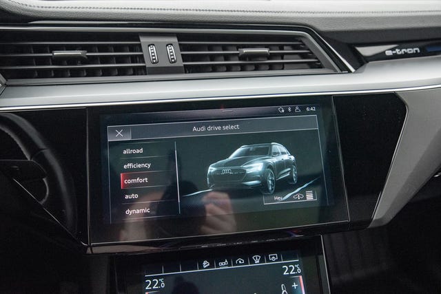 2020 AUDI E-TRON - 29