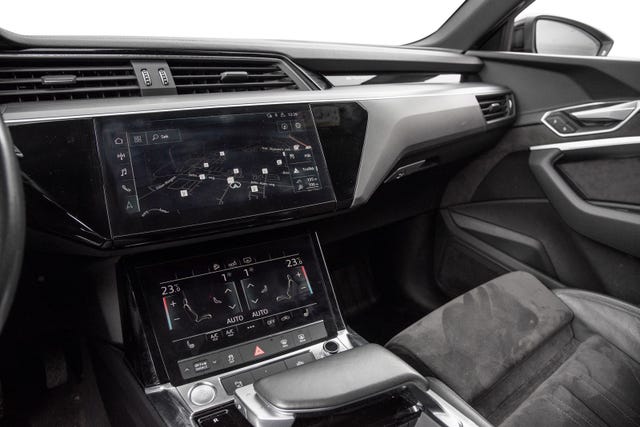 2020 AUDI E-TRON - 12