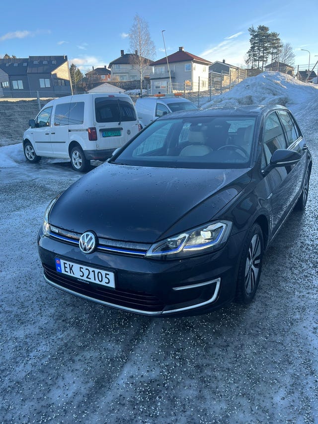 WVWZZZAUZJW901253 2018 VOLKSWAGEN GOLF-1