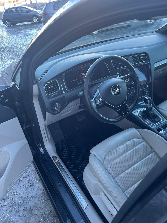 WVWZZZAUZJW901253 2018 VOLKSWAGEN GOLF-4