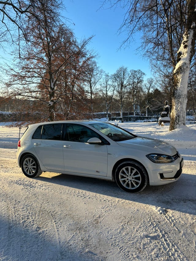 WVWZZZAUZJW900119 2018 VOLKSWAGEN GOLF-1