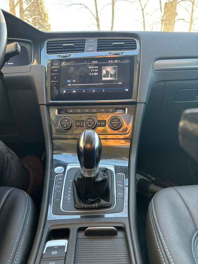 2018 VOLKSWAGEN GOLF - 24