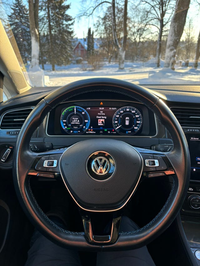 2018 VOLKSWAGEN GOLF - 23