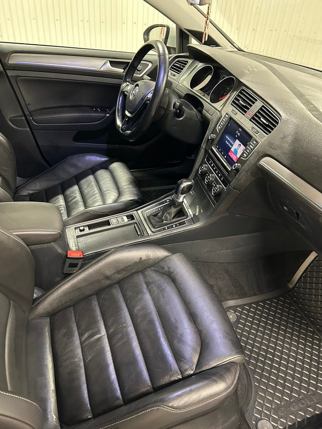 2015 VOLKSWAGEN GOLF - 26