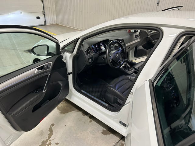 2015 VOLKSWAGEN GOLF - 23