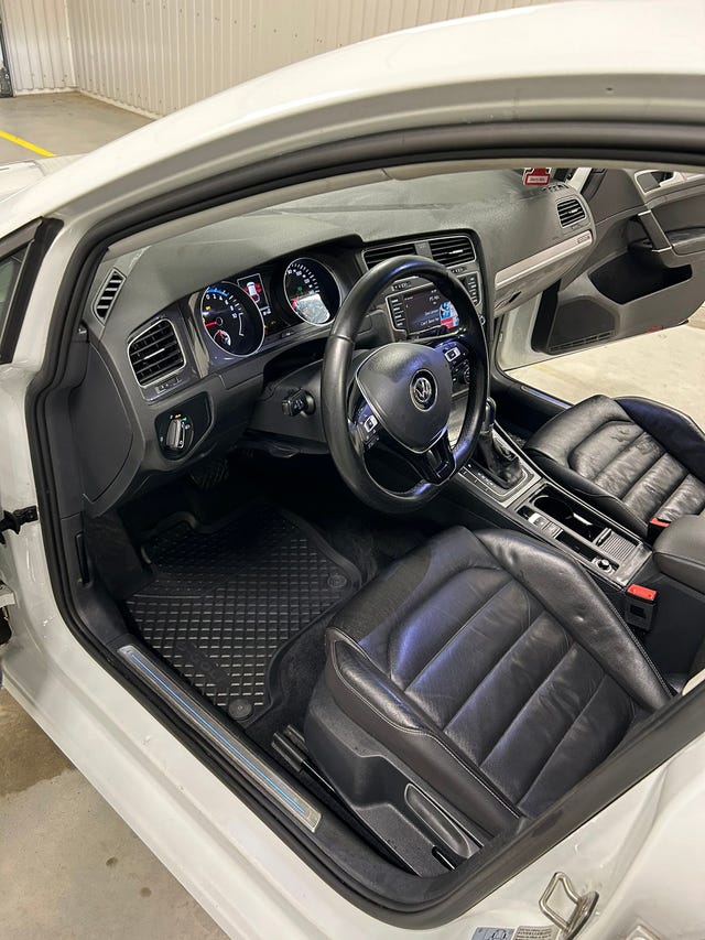 2015 VOLKSWAGEN GOLF - 24