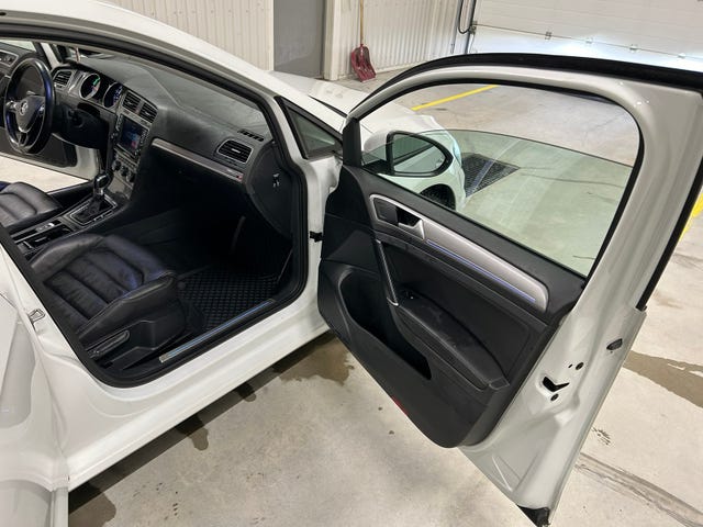 2015 VOLKSWAGEN GOLF - 18