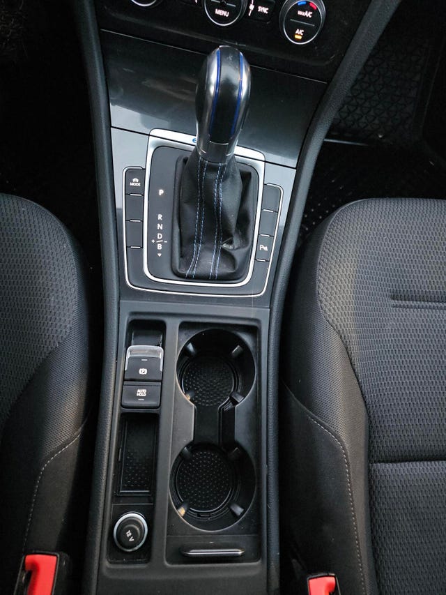 2019 VOLKSWAGEN GOLF - 24