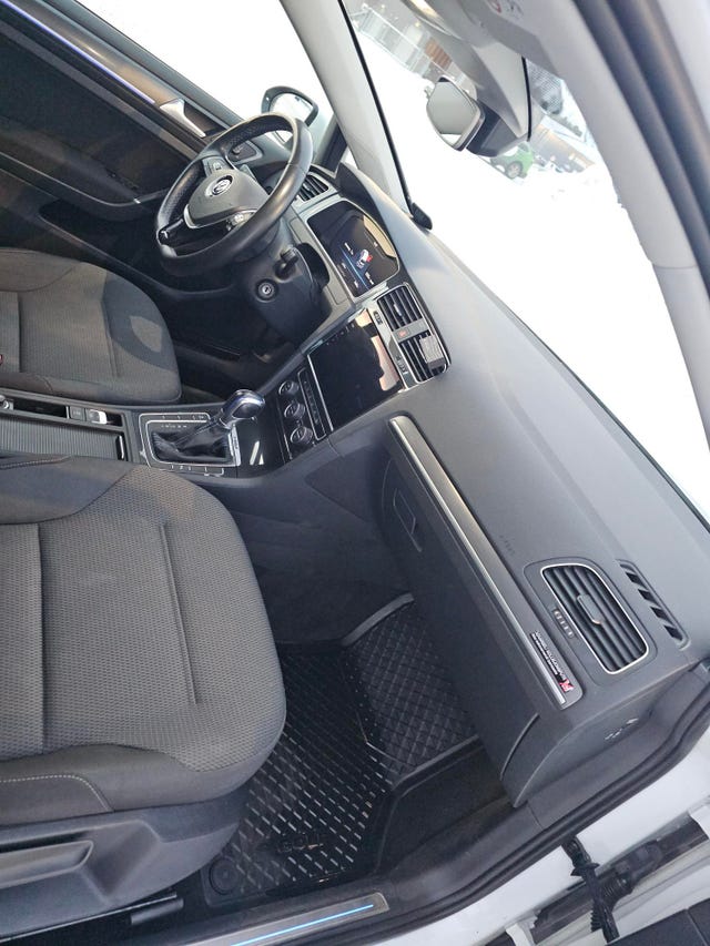 2019 VOLKSWAGEN GOLF - 16
