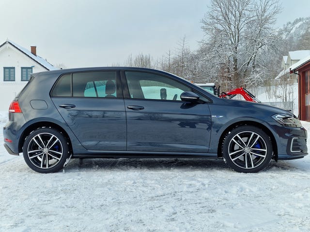 WVWZZZAUZJW800348 2018 VOLKSWAGEN GOLF-2