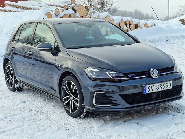 WVWZZZAUZJW800348 2018 VOLKSWAGEN GOLF-1