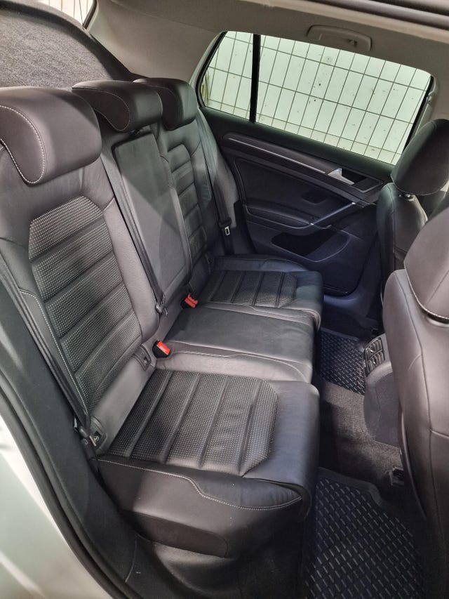 2019 VOLKSWAGEN GOLF - 19