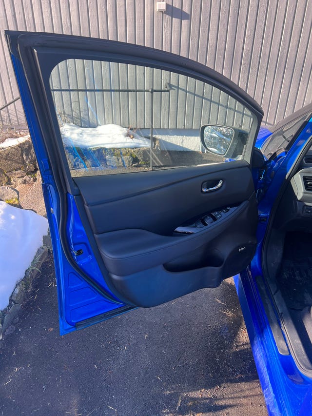 2022 NISSAN LEAF - 21