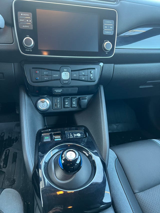 2022 NISSAN LEAF - 13