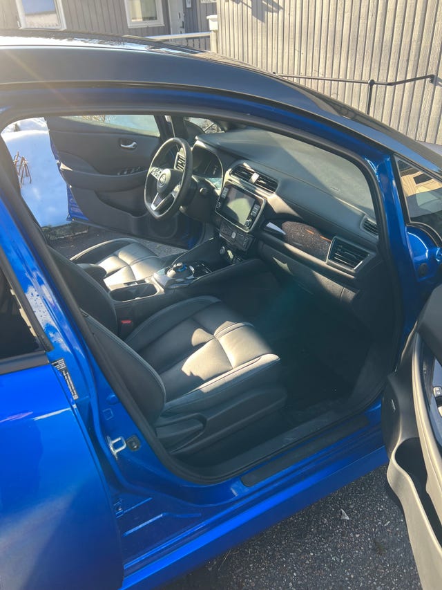 2022 NISSAN LEAF - 9