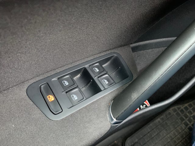 2019 VOLKSWAGEN GOLF - 19