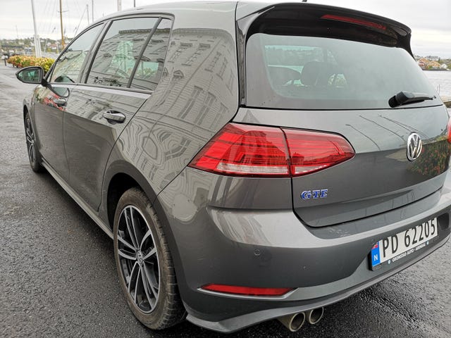 WVWZZZAUZJW805620 2018 VOLKSWAGEN GOLF-2