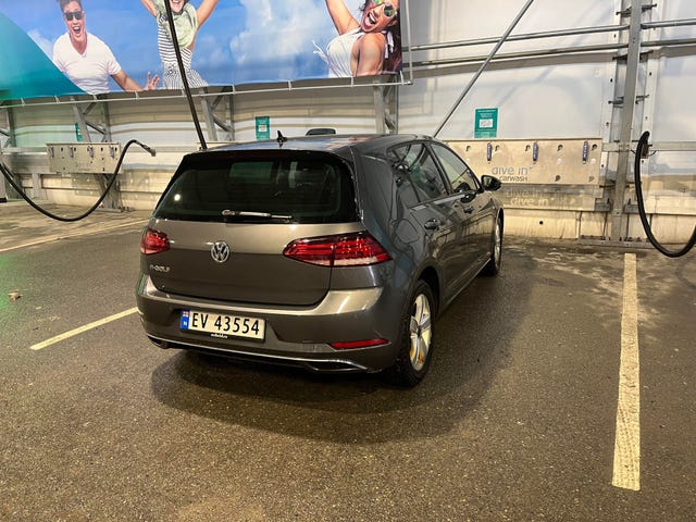 WVWZZZAUZJW910749 2018 VOLKSWAGEN GOLF-1