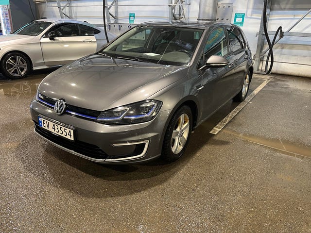 WVWZZZAUZJW910749 2018 VOLKSWAGEN GOLF-0