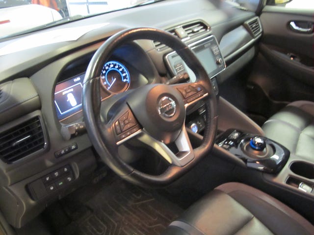 2018 NISSAN LEAF - 10