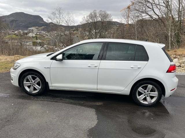WVWZZZAUZJ8904146 2018 VOLKSWAGEN GOLF-2