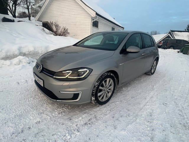 WVWZZZAUZJ8901296 2018 VOLKSWAGEN GOLF-1