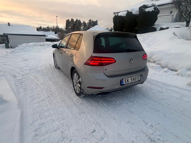 WVWZZZAUZJ8901296 2018 VOLKSWAGEN GOLF-4