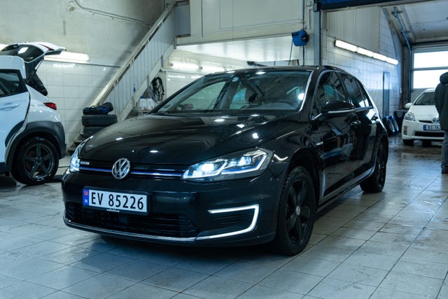 WVWZZZAUZKW912639 2019 VOLKSWAGEN GOLF-2