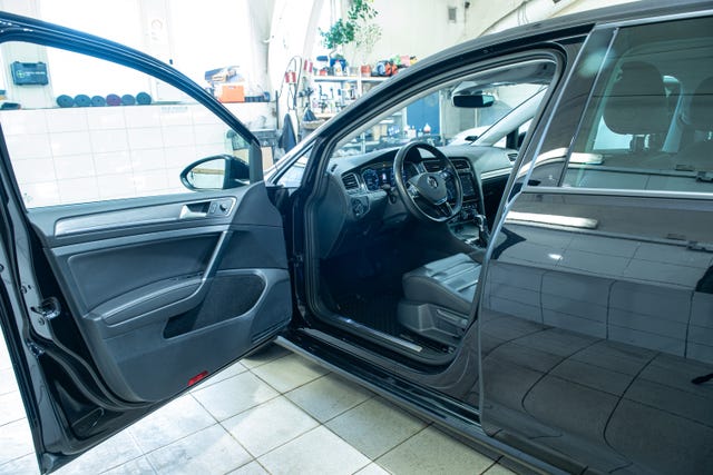 2019 VOLKSWAGEN GOLF - 19