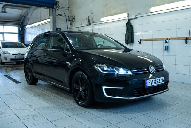 WVWZZZAUZKW912639 2019 VOLKSWAGEN GOLF-4
