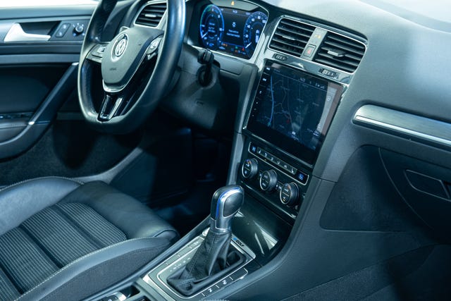 2019 VOLKSWAGEN GOLF - 24