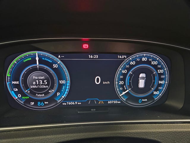 2019 VOLKSWAGEN GOLF - 19