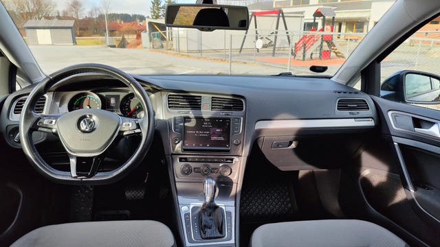 2015 VOLKSWAGEN GOLF - 12