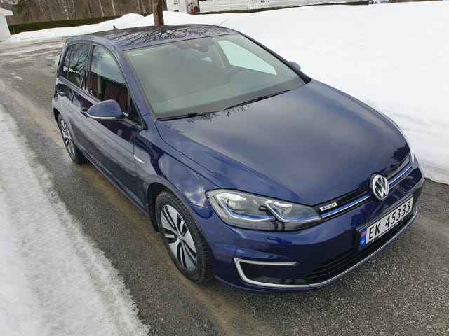WVWZZZAUZJW900886 2018 VOLKSWAGEN GOLF-2