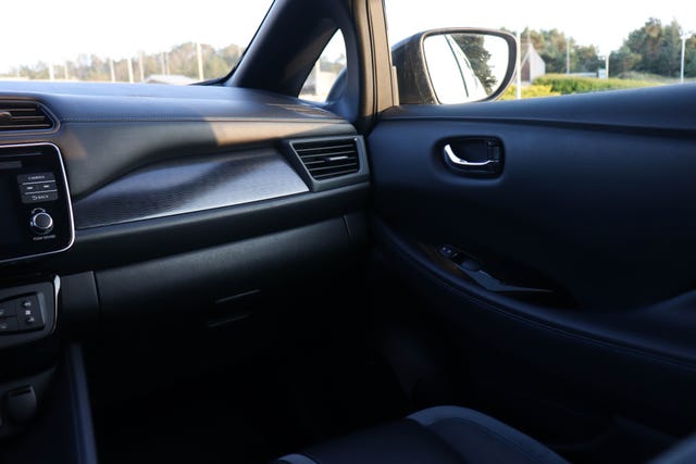 2018 NISSAN LEAF - 30