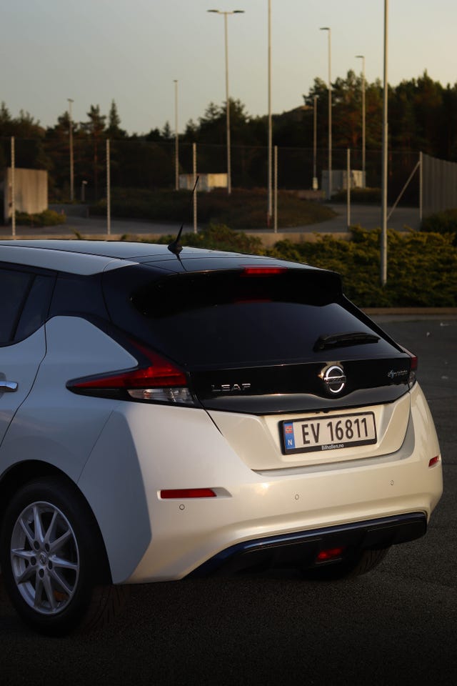 2018 NISSAN LEAF - 10