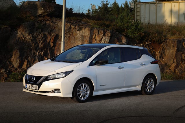 SJNFAAZE1U0027400 2018 NISSAN LEAF-2