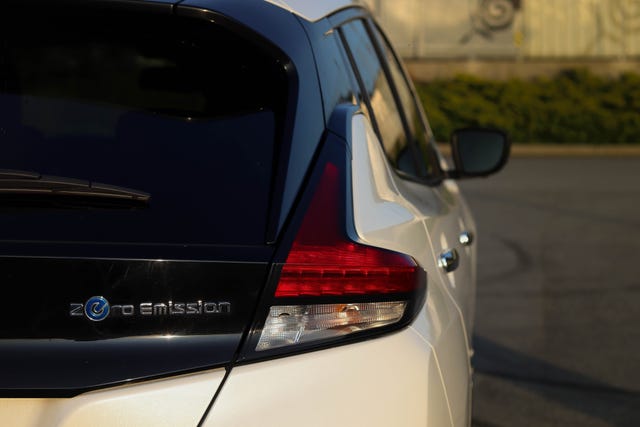 2018 NISSAN LEAF - 12