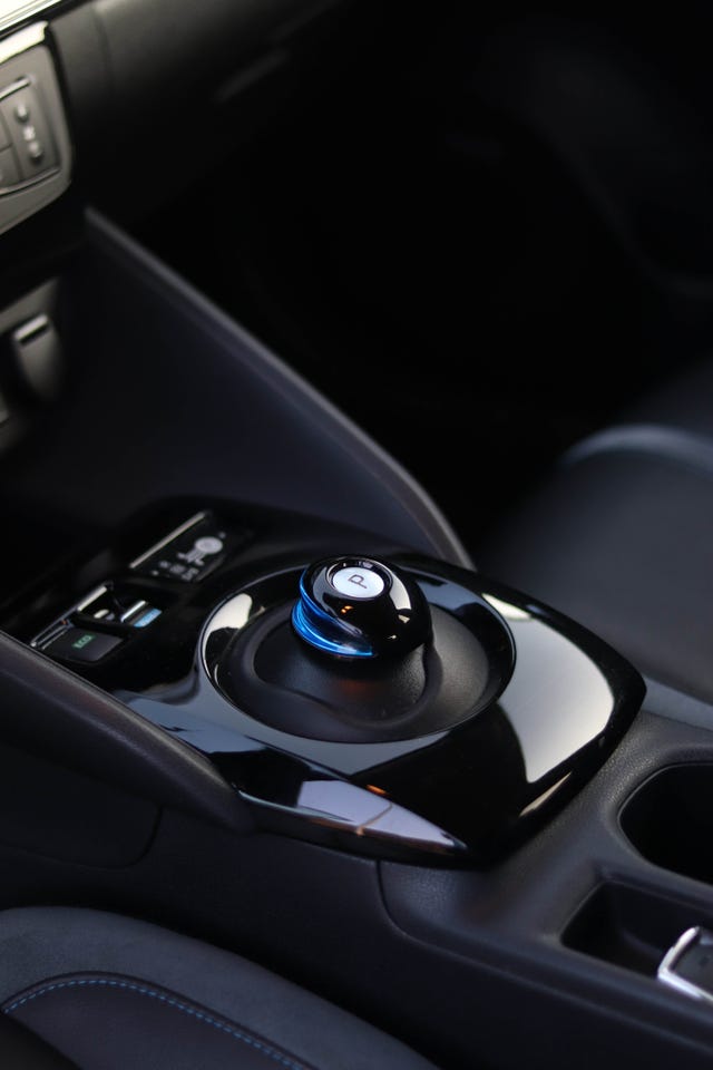 2018 NISSAN LEAF - 24