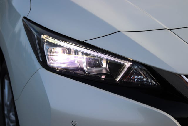 2018 NISSAN LEAF - 18