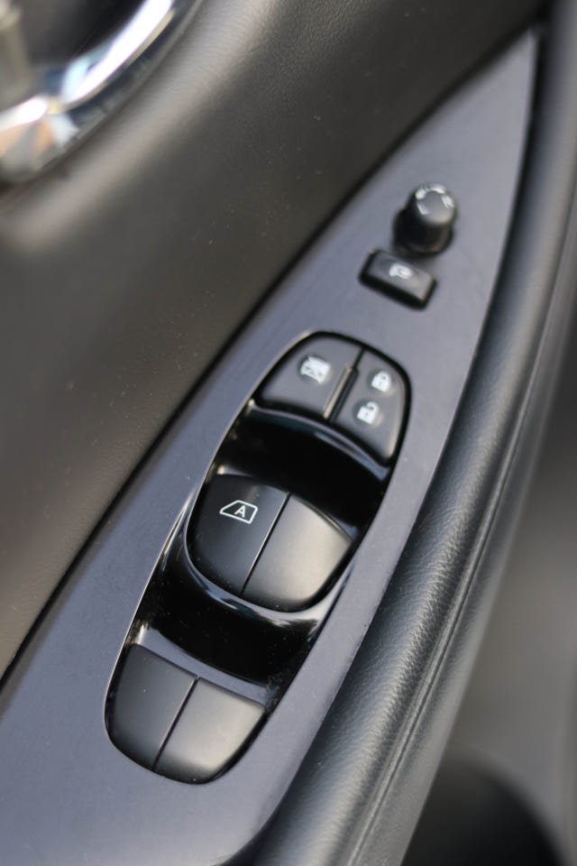 2018 NISSAN LEAF - 33