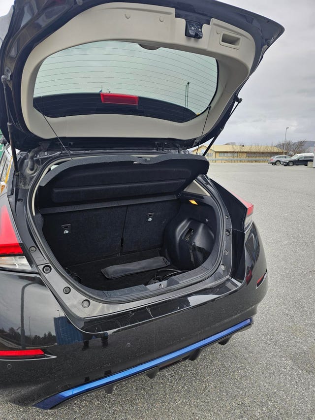 2018 NISSAN LEAF - 18