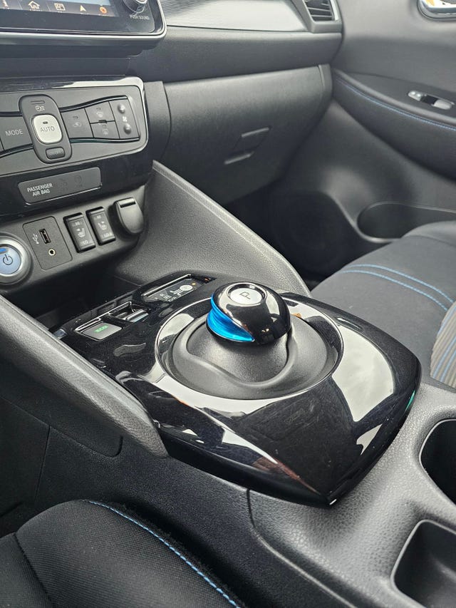 2018 NISSAN LEAF - 11