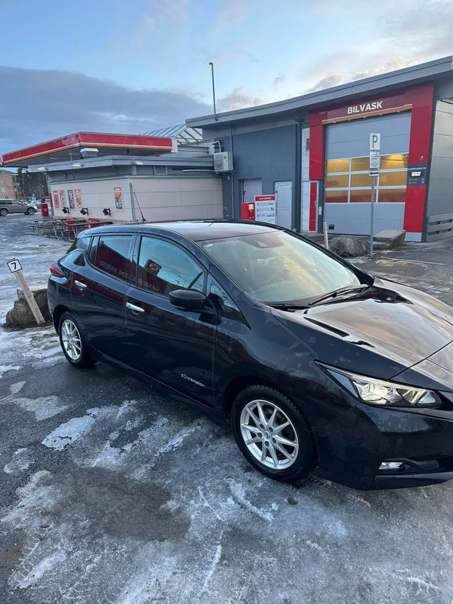 SJNFAAZE1U0016026 2018 NISSAN LEAF-2