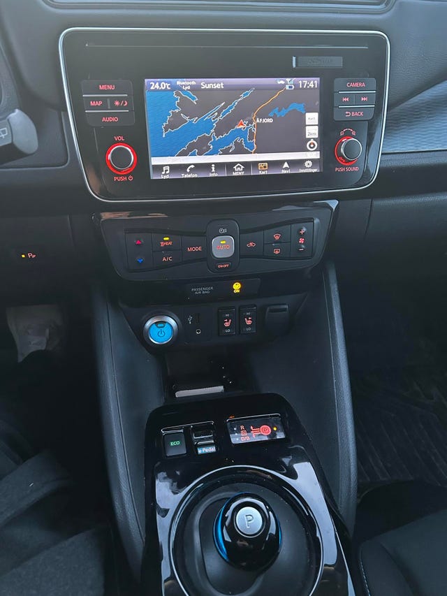 2018 NISSAN LEAF - 12